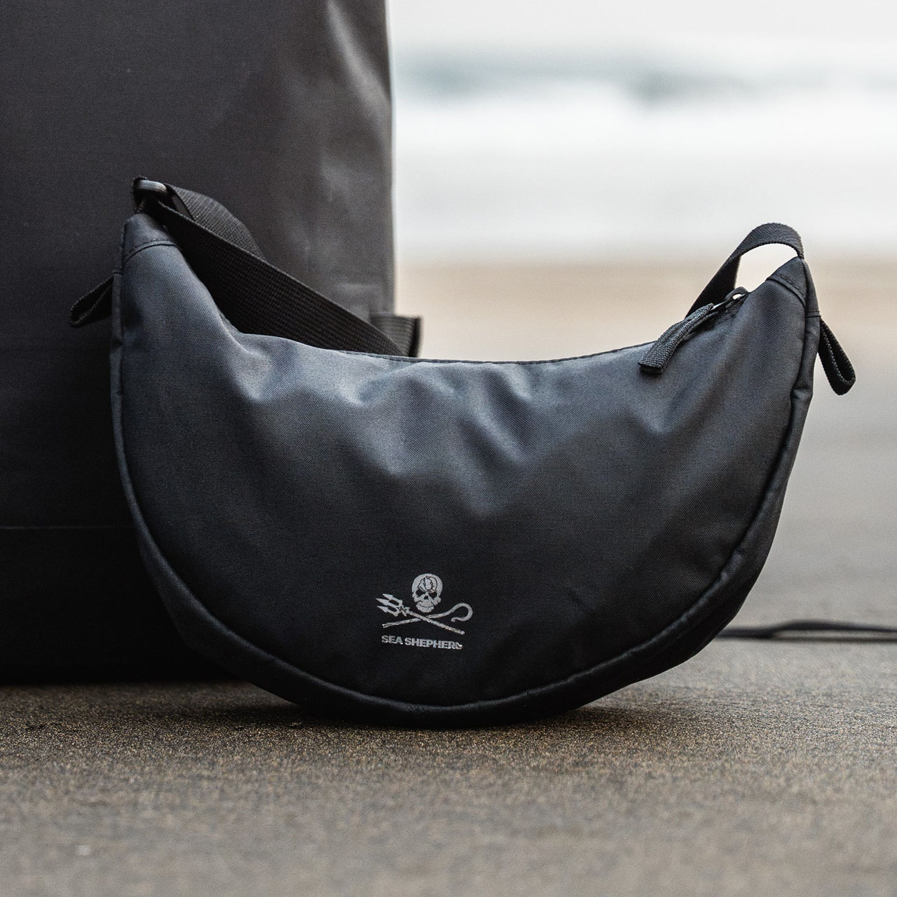 GOT BAG Moon Bag small schwarz sea sheperd Szene